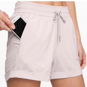 Spring Breakaway Lululemon Shorts Light Chrome Sz6